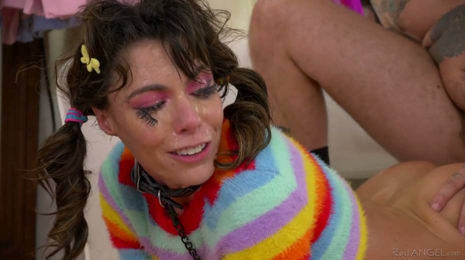 Uninhibited bitch Vera King is face fucked before hardcore anal pounding - 20. pic