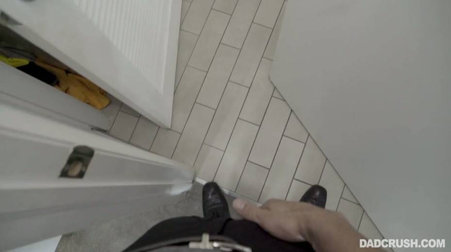 Stepdad caught Natalie Brooks masturbating her snatch in the bathroom - 6. pic