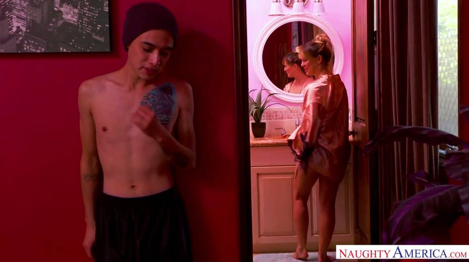 Bodacious mommy in red lingerie Cherie Deville seduces her stepson - 5. pic