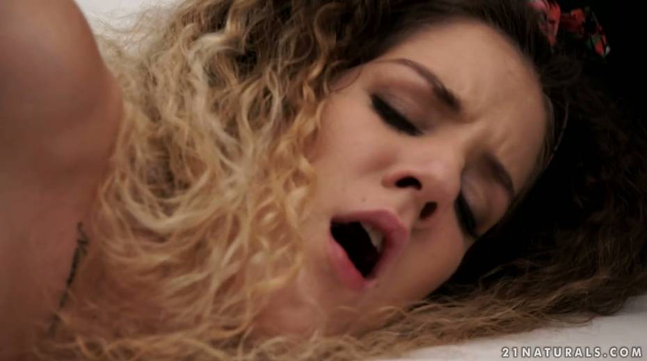 Slender curly babe Monique Woods is fucked early in the morning - 10. pic