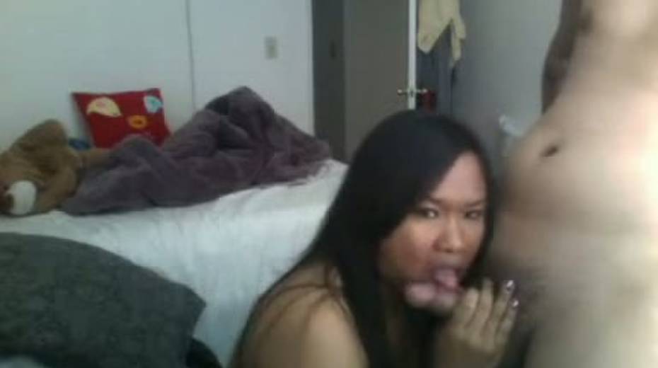 Asian horn-mad chick provides her nerdy boyfriend with nice blowjob - 4. pic