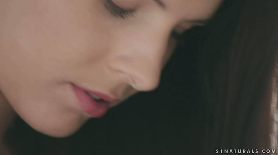 This orgasm craving babe has an ass to die for and her angelic face wow - 5. pic