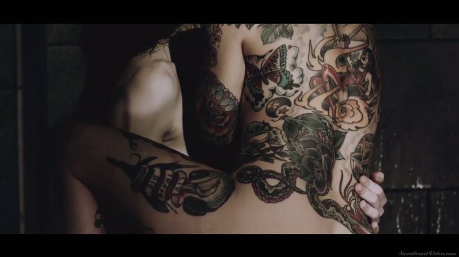 Lecherous tattooed whore Joanna Angel knows how to make GF cum several times - 21. pic