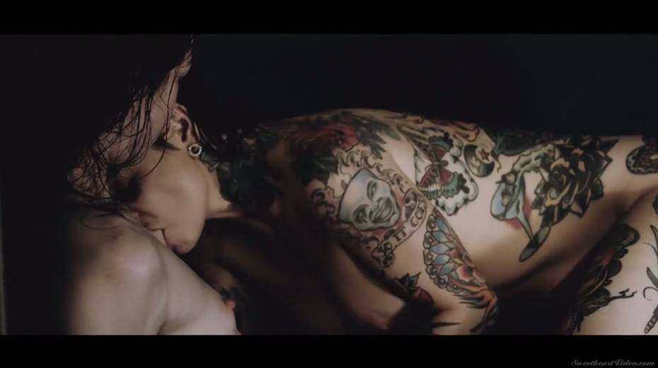 Lecherous tattooed whore Joanna Angel knows how to make GF cum several times - 25. pic