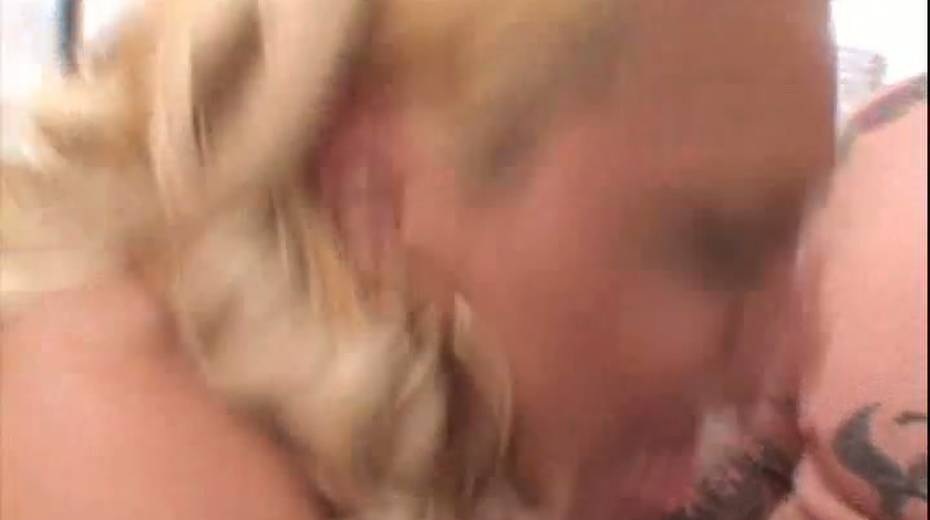 This tranny wants to remind these guys that she is the best slut - 11. pic