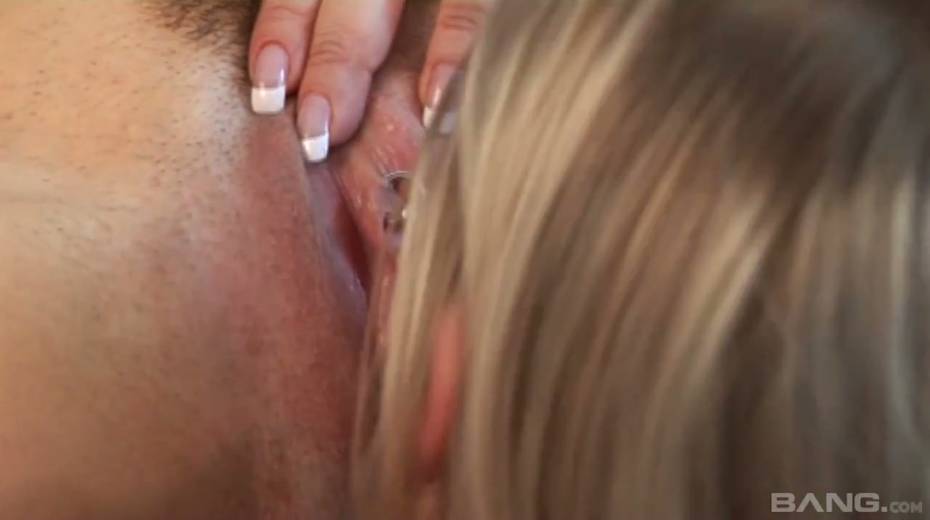 Angel Long gives cunnilingus and fucks anus of her sweet looking girlfriend - 16. pic