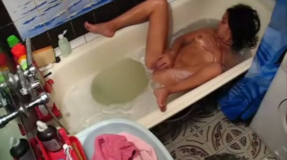 Lustful girlfriend washes her body and gets nasty spy cam video - 2. pic