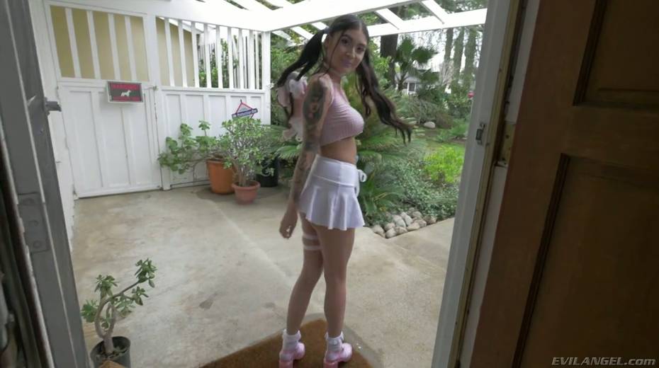 Pigtailed teen Brenna Sparks hooks up with one kinky rude dude - 6. pic