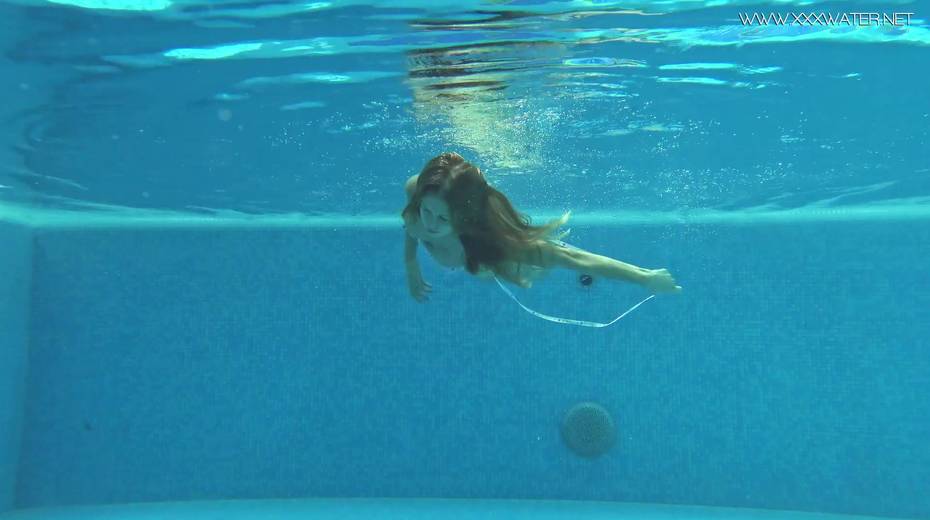 Gorgeous Russian chick shows striptease under the water - 6. pic