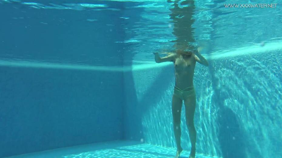 Gorgeous Russian chick shows striptease under the water - 8. pic