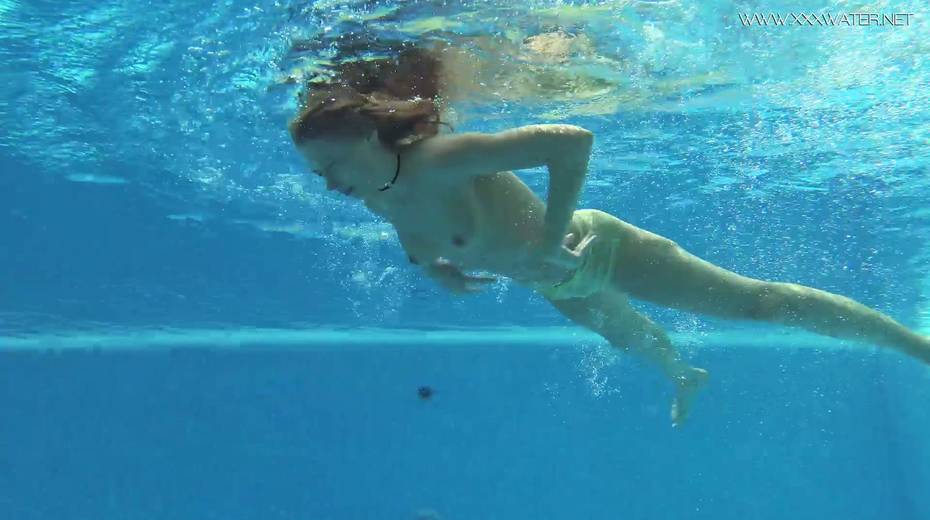 Gorgeous Russian chick shows striptease under the water - 10. pic