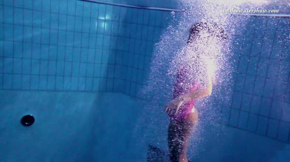 Charming teen Zlata Oduvanchik is stripping under the water - 2. pic