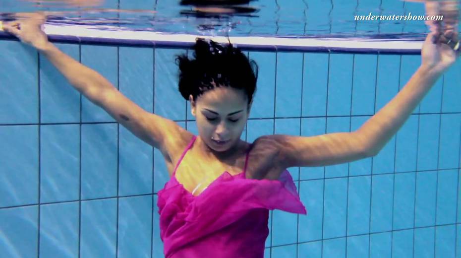 Charming teen Zlata Oduvanchik is stripping under the water - 5. pic