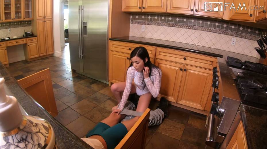 Sizzling teen Savannah Sixx is craving for dirty sex with experienced step daddy - 6. pic