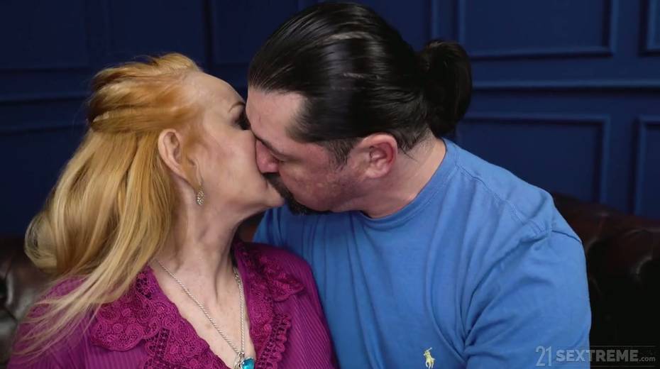 Nasty granny with massive boobs Marianne hooks up with younger lover - 3. pic