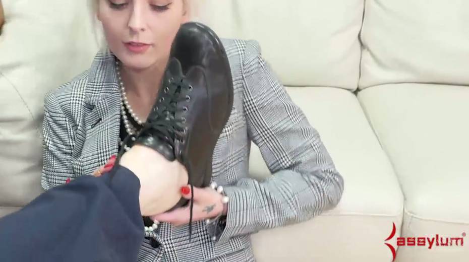 Submissive blonde sucks dud'e foot and gets her anus toyed and fucked - 3. pic