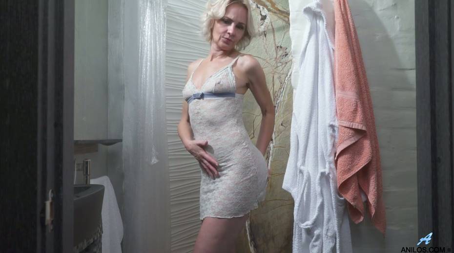 Mature blonde Artemia is toying her old snatch in the shower - 3. pic