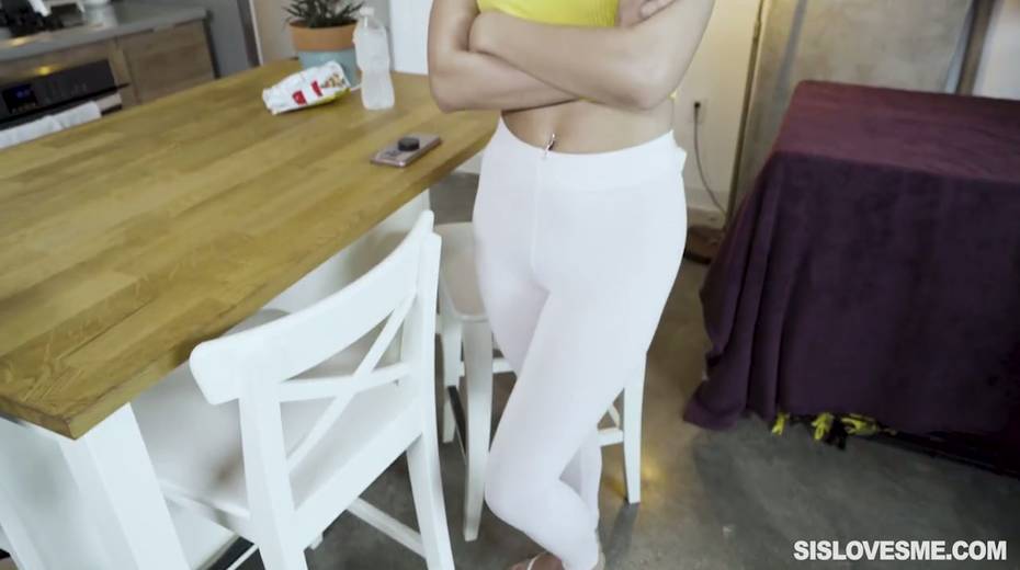 Gorgeous babe Kiarra Kai gives a legendary POV blowjob standing on her knees - 13. pic