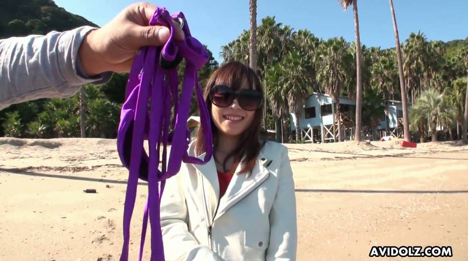 Curious dude examines super hairy pussy of nasty Asian chick Minami Kobayashi - 3. pic