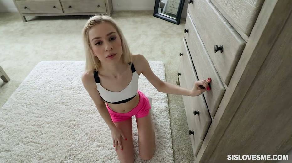 Addicted to cum stepsister Chanel Shortcake gives a blowjob and licks anal hole - 4. pic