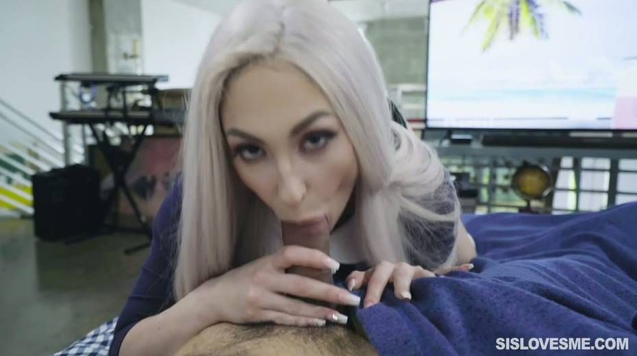 Dude with thick cock enjoys fucking face of pretty blond stepsister Dylann Vox - 10. pic