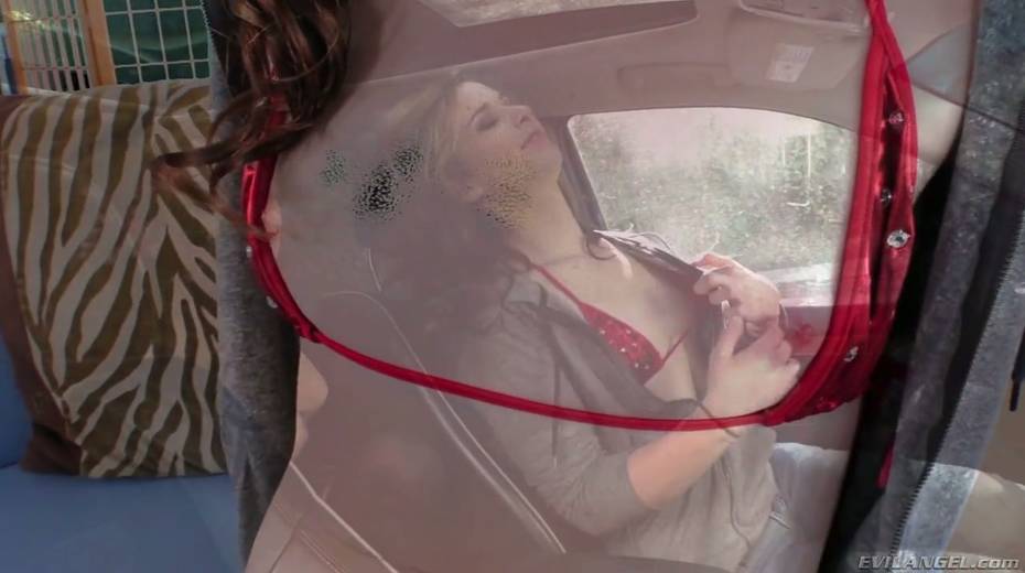 Spoiled bitch Kassondra Raine is making love with shemale girlfriend - 3. pic