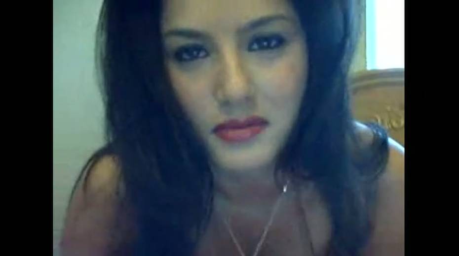 Lewd and hot Sunny Leone is surely a great pro in solo masturbation show - 4. pic