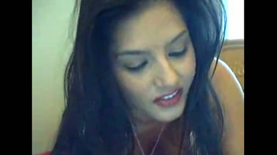 Lewd and hot Sunny Leone is surely a great pro in solo masturbation show - 5. pic