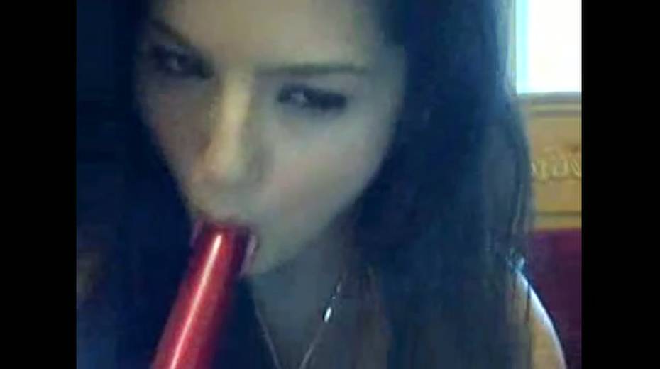 Lewd and hot Sunny Leone is surely a great pro in solo masturbation show - 10. pic