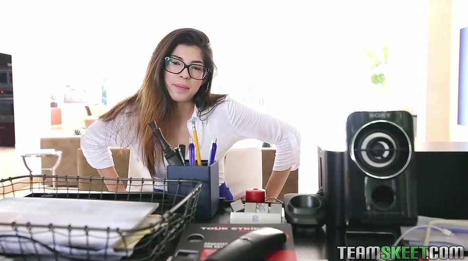 Perverted nerdy brunette secretary enjoys sucking delicious dick for semen - 3. pic