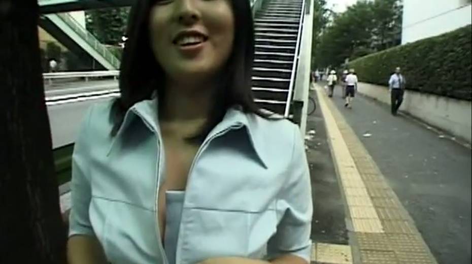 Attractive Japanese girl flashes her tits otudoor - 4. pic