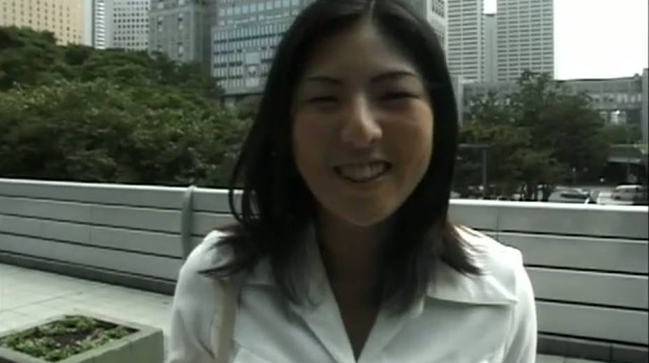 Attractive Japanese girl flashes her tits otudoor - 11. pic