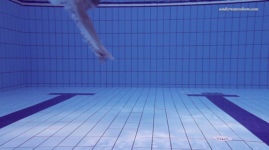Sport swimming babe Elena Proklova is stripping under the water - 4. pic