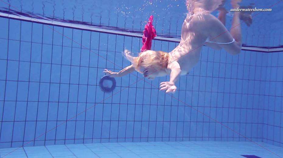 Sport swimming babe Elena Proklova is stripping under the water - 14. pic