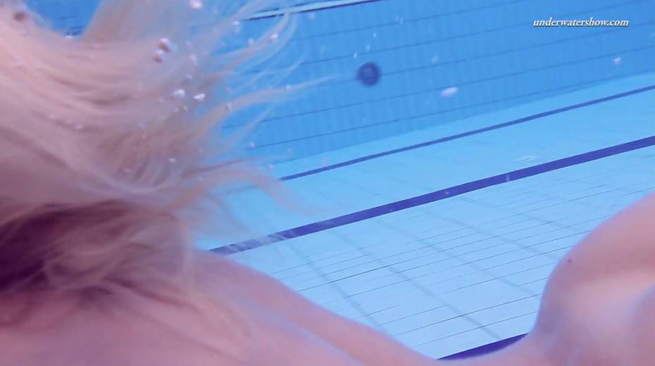 Sport swimming babe Elena Proklova is stripping under the water - 21. pic