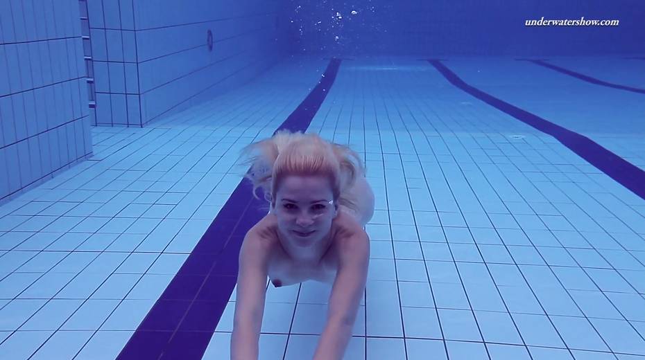 Sport swimming babe Elena Proklova is stripping under the water - 22. pic