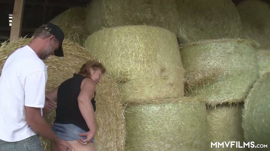 Naughty farmer fucks plump mature whore outdoor - 5. pic