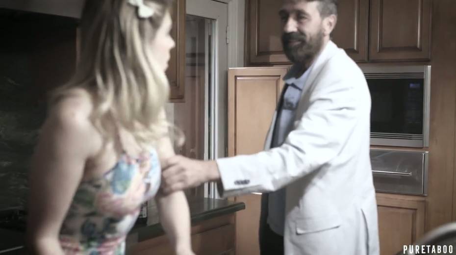 Stepdad gives a cunnilingus and fucks lovely Giselle Palmer right on the kitchen table - 3. pic