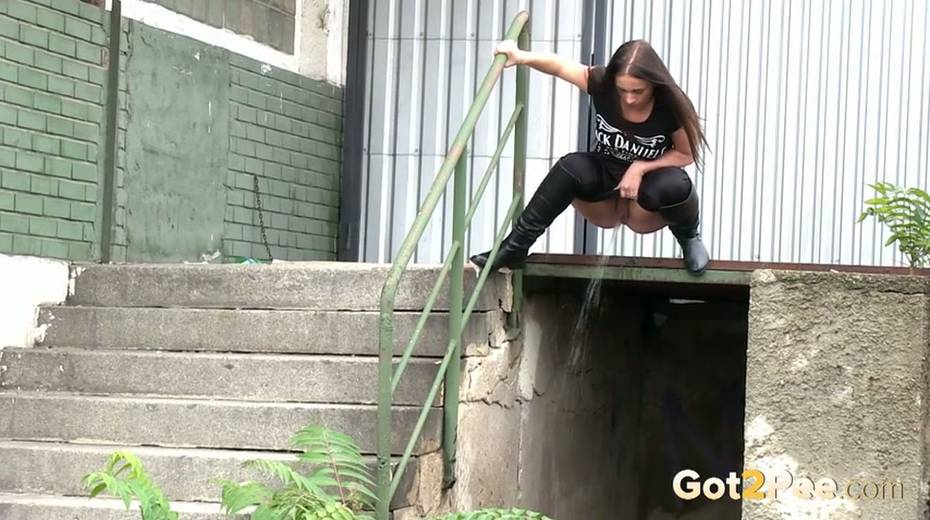 Slim black haired bitch loves pissing outdoors - 10. pic