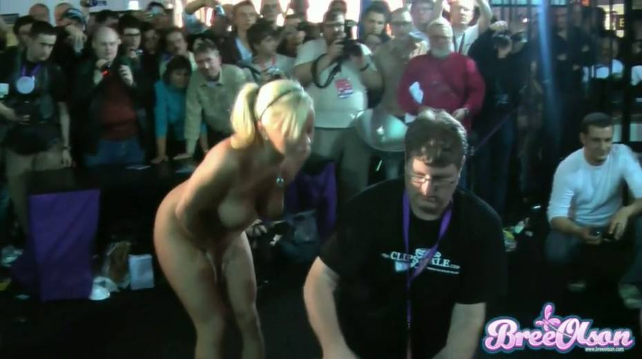 Attention seeing hottie Bree Olson never fails to put on a great show - 5. pic