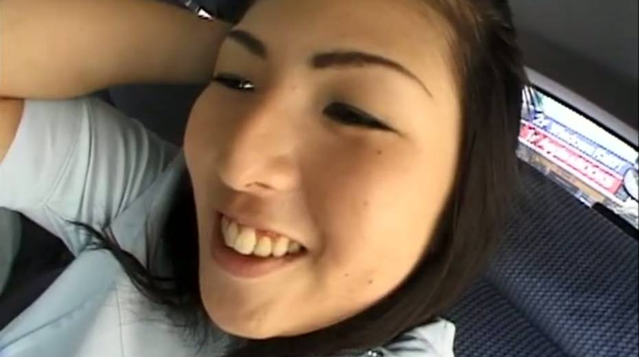 Attractive Japanese actress flashes her privates in public places - 7. pic