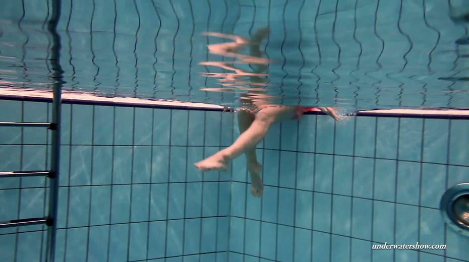 Sexy swimming babe Duna Bultihalo is stripping under the water - 3. pic
