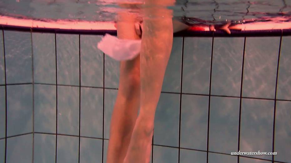 Sexy swimming babe Duna Bultihalo is stripping under the water - 24. pic