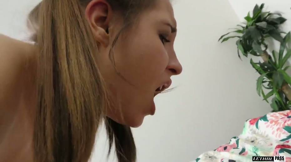 Gorgeous creampied pussy of sexy fucked up chick Hyden Hennessy - 20. pic