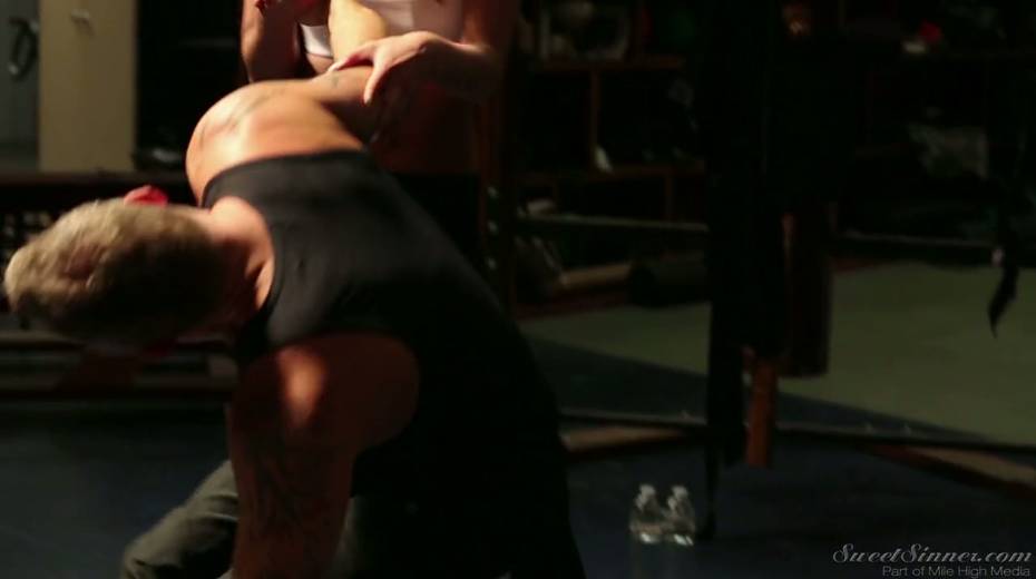 Sport babe Adria Rae gets intimate with her boxing coach in the ring - 2. pic