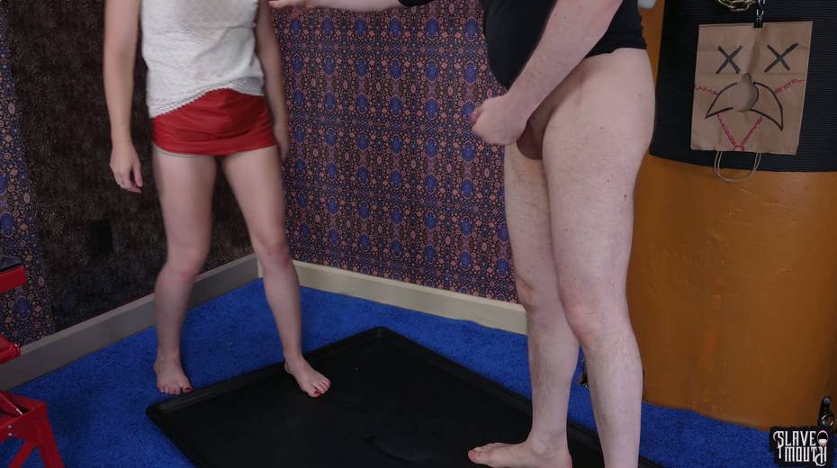 Kinky pervert in mask fucks mouth of naughty chick with bag on head - 18. pic