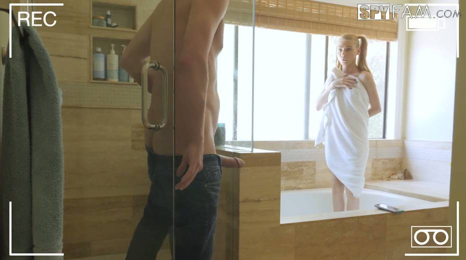 Hidden camera sex video featuring naughty stepsister Hannah Hays - 5. pic