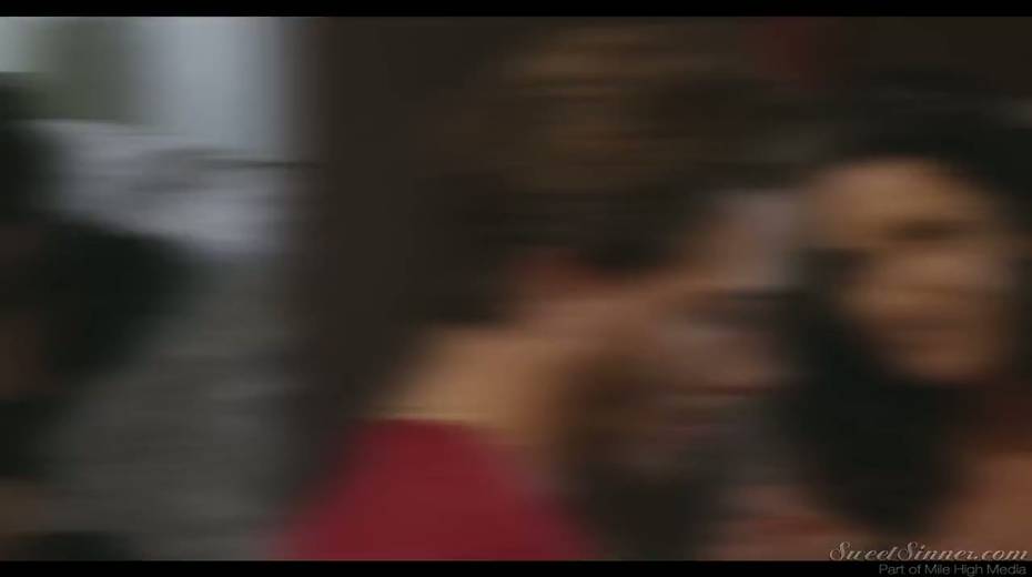 Killing hot beauty Silvia Saige gets her pussy fucked in the kitchen - 4. pic