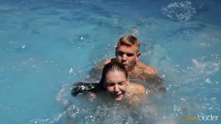 Hot blooded chick Hennesy swimming in the pool and riding a hard dick - 4. pic