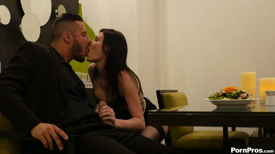 Attractive young chick Jessica Rex gets her slit fucked by hot blooded lover - 3. pic
